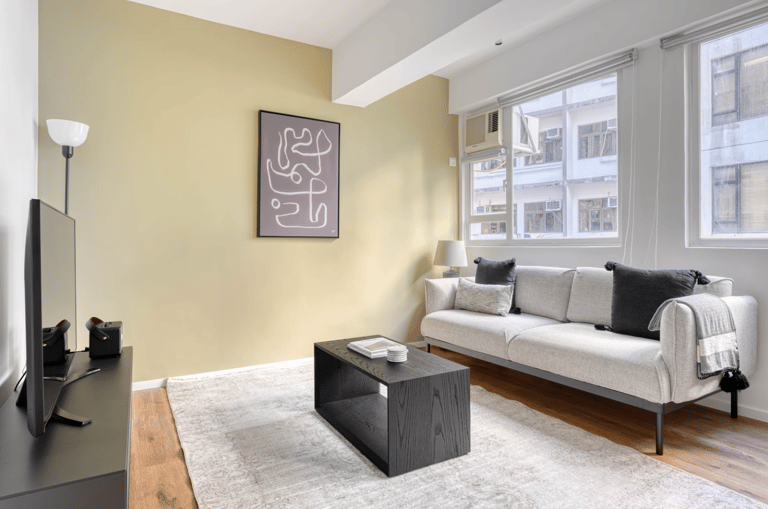 Hollywood Rd Apartment - image 1