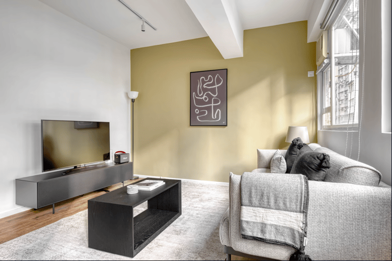 Hollywood Rd Apartment detail view 1