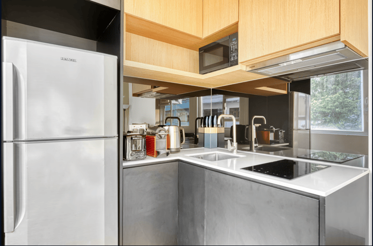 Hollywood Rd Apartment detail view 3