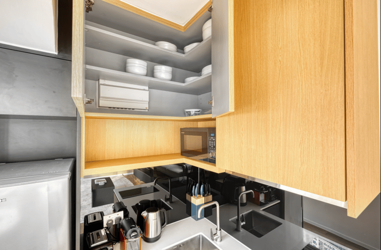 Hollywood Rd Apartment detail view 4
