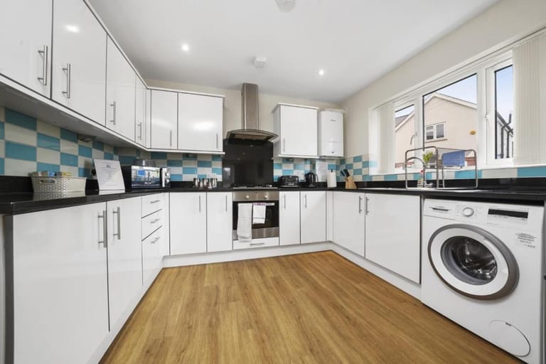 Heathrow Living Apartments - image 1