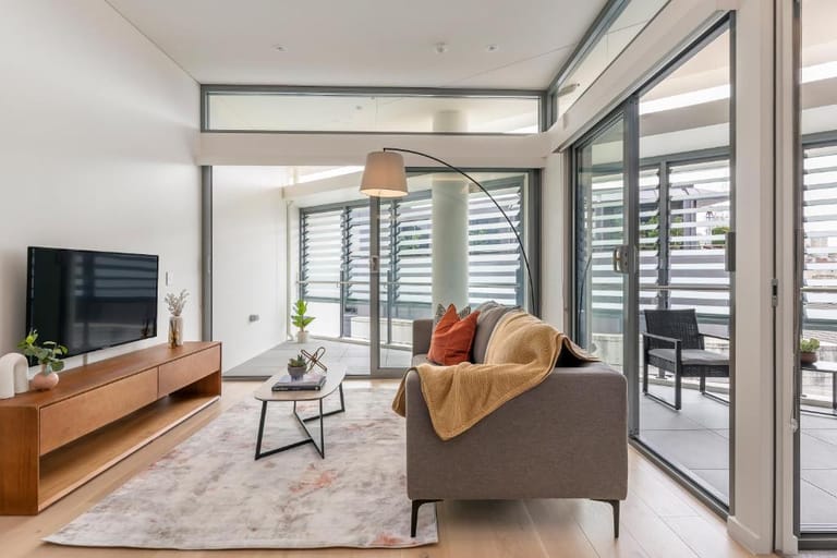 Double Bay Apartments - image 1