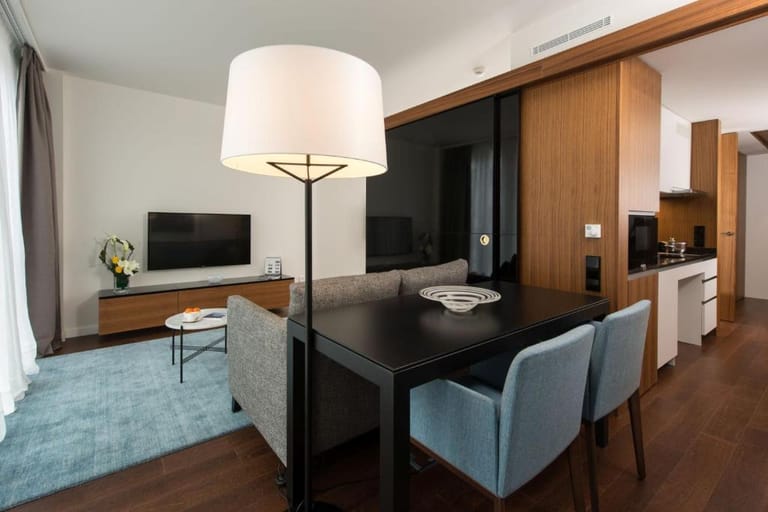 Geneva Suites detail view 2