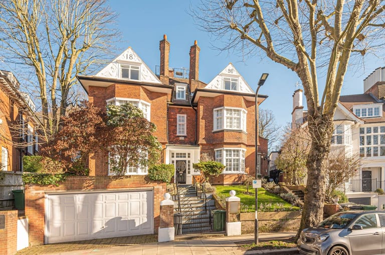 Rosecroft Avenue 3 bedroom House detail view 1