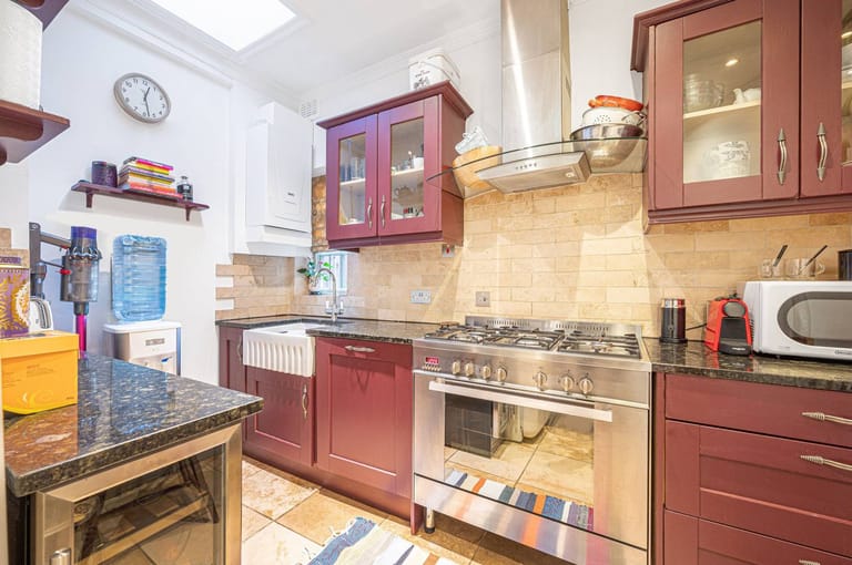 Rosecroft Avenue 3 bedroom House detail view 3