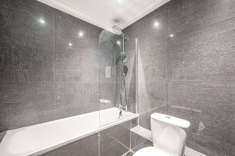 West Heath 3 Bedroom Apartment - image 1