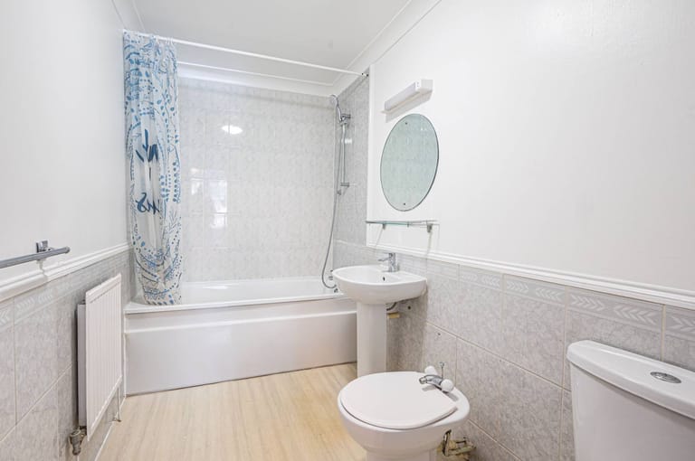 West Heath 3 Bedroom Apartment detail view 1