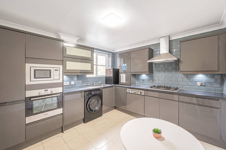 West Heath 3 Bedroom Apartment detail view 4