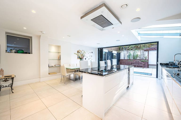Primrose Hill 3 bedroom Apartment - image 1