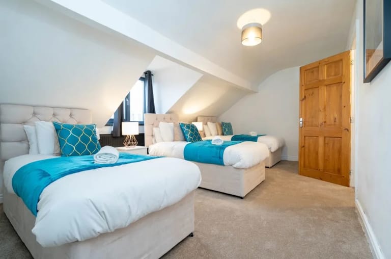 Stylish 7 Bedroom House Birmingham detail view 1