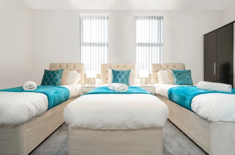 Stylish 7 Bedroom House Birmingham detail view 2