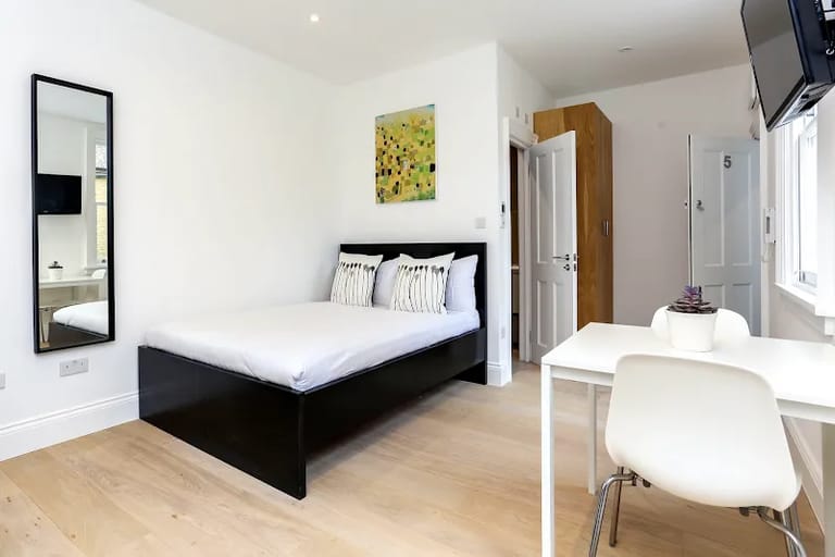 Kings Cross Apartments - image 1