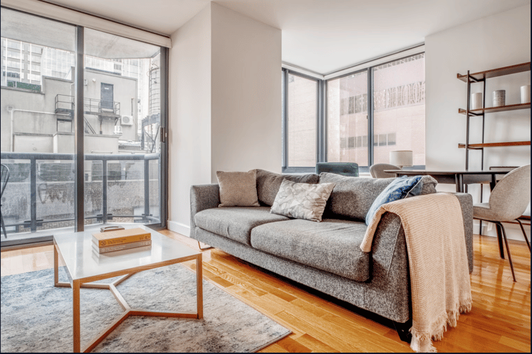 Plaza Apartments - New York - image 1