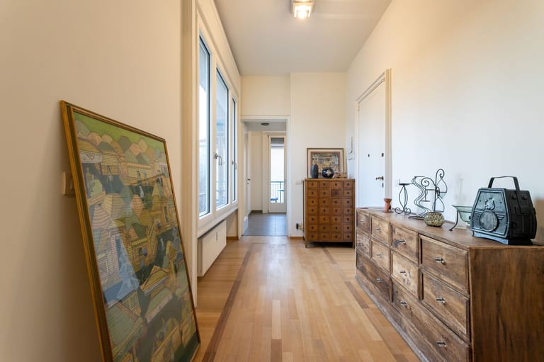 Serra Milano Apartments detail view 1