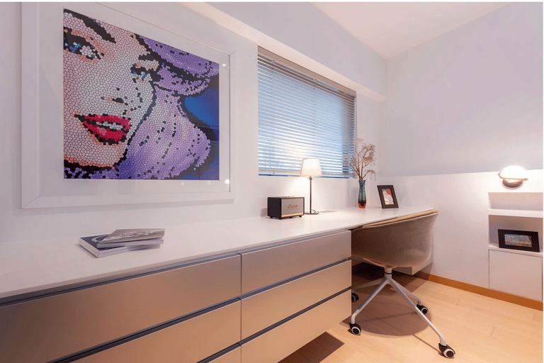 Hollywood Hills Apartments detail view 1
