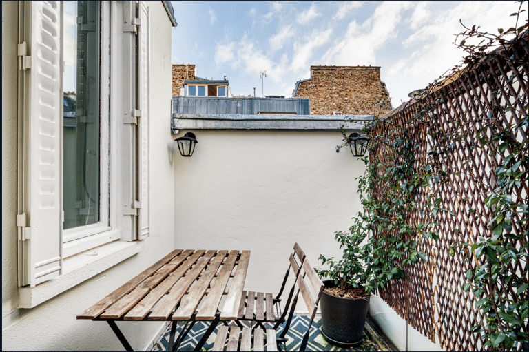 Faubourg Saint-Honoré detail view 3