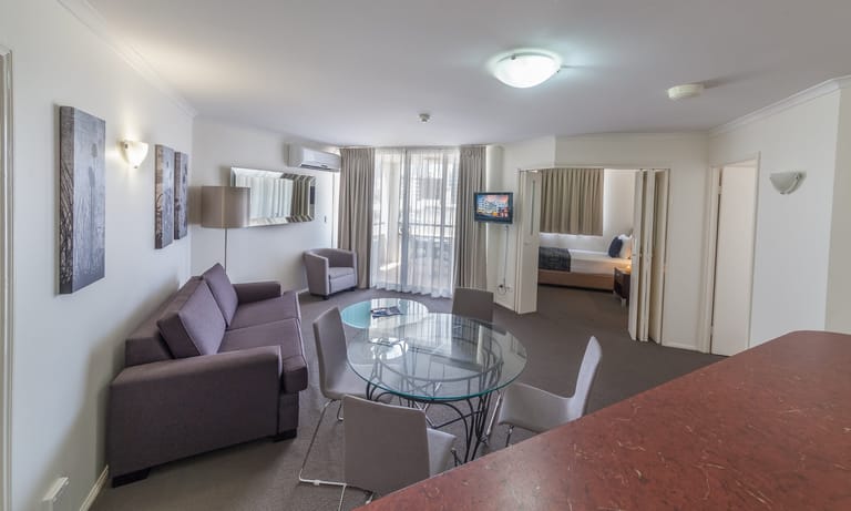Central Apartments, West End - image 1