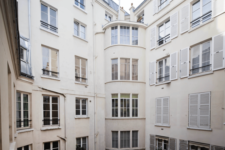 Rue Cambon detail view 3