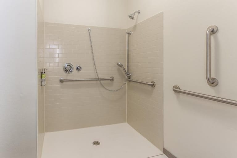 Candlewood suites - image 1