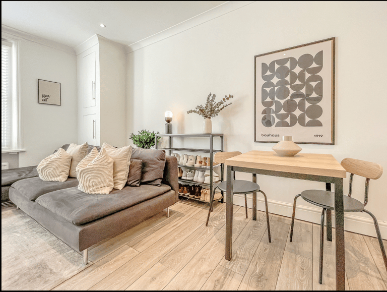 Belsize Crescent Apartment - image 1
