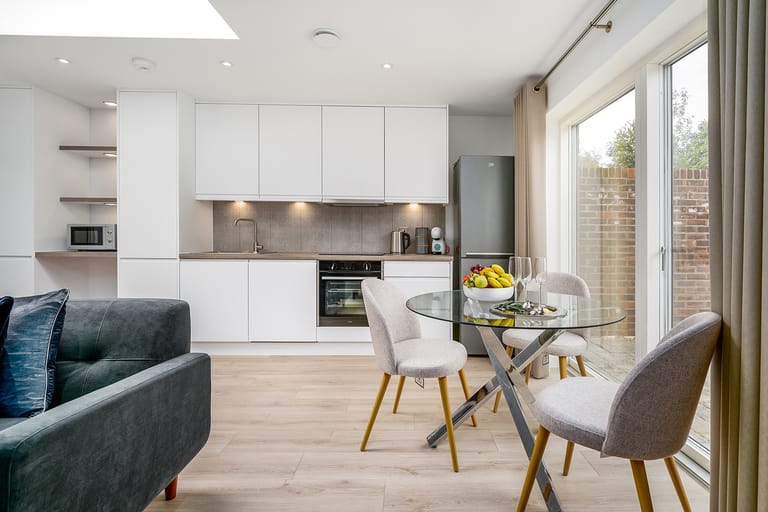 Finch House apartments - image 1