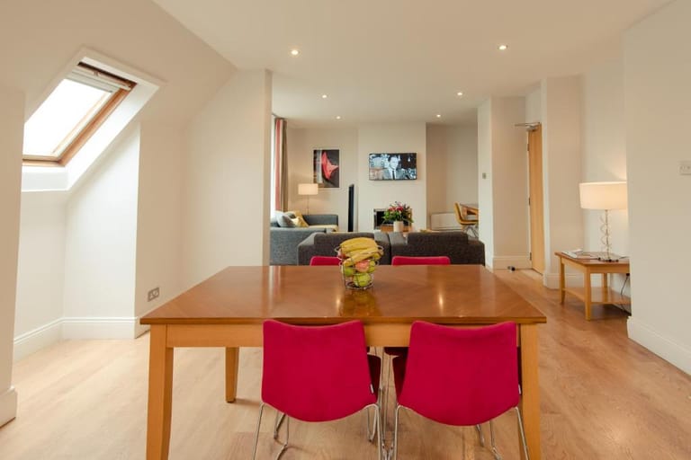Premier Apartments Leeson Street detail view 1
