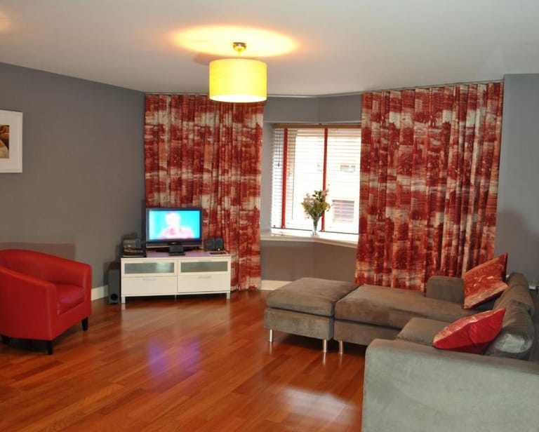 Ingram Street Apartments - image 1