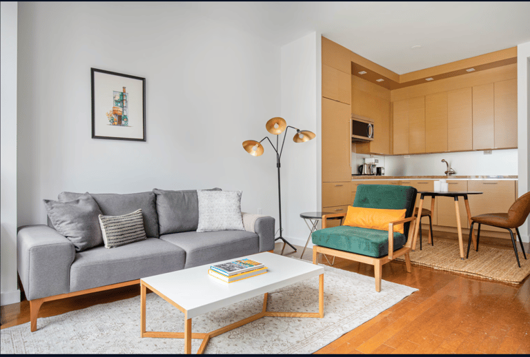 1600 Broadway Midtown Apt detail view 2