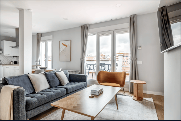 Av. de los Toreros Apartment - image 1