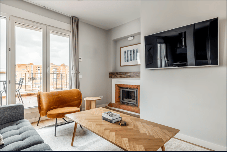 Av. de los Toreros Apartment detail view 2
