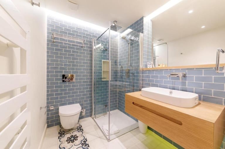 Tooley Street Apartments - image 1