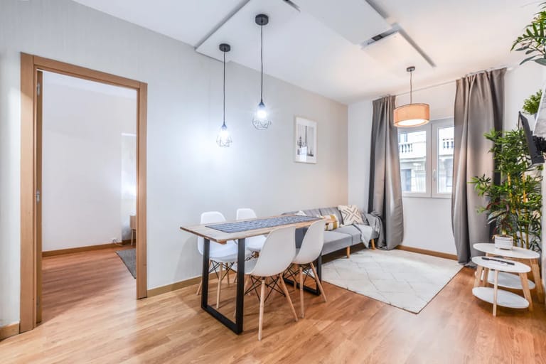 Madrid, Palacio Apartment - image 1