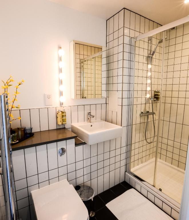 Millharbour Serviced Apartments detail view 3