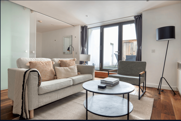 Newman Street Apartment - image 1