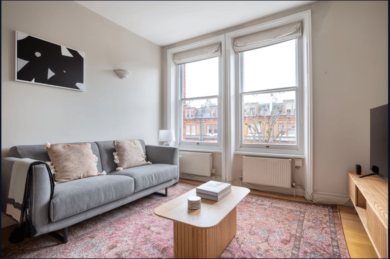 Elgin Avenue Apartment - image 1