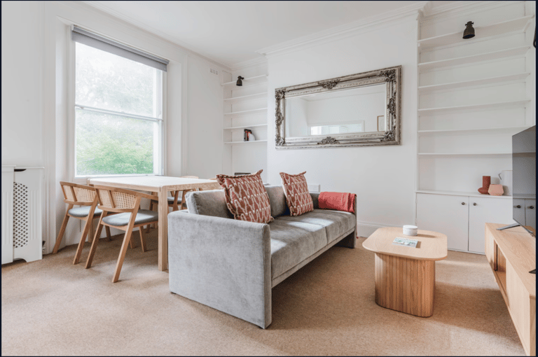 Oval Road Apt - image 1