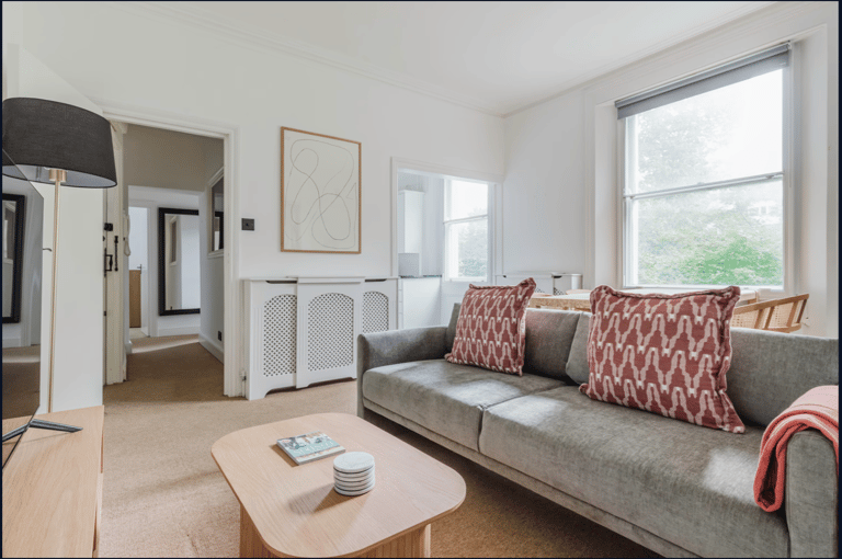 Oval Road Apt detail view 1