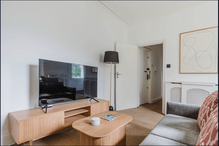 Oval Road Apt detail view 2