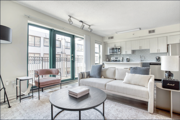 Thomas Circle Apt - image 1