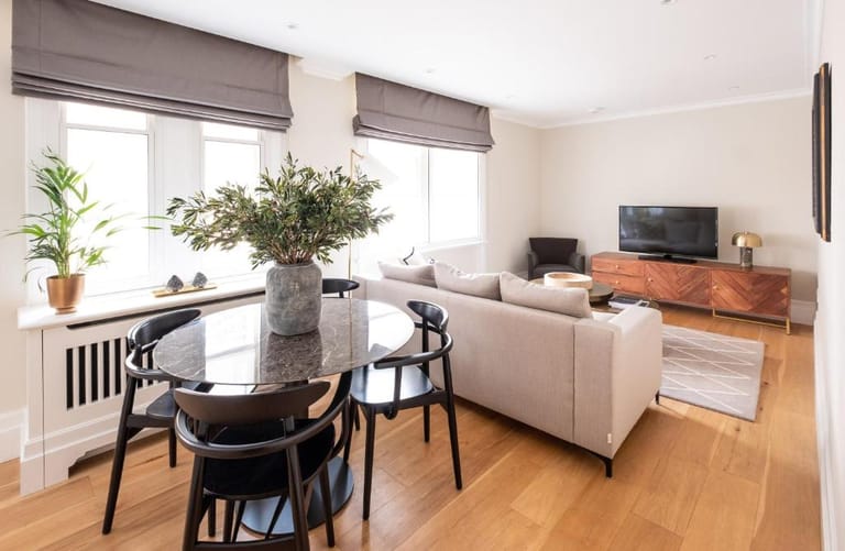 Lees Place Apartments - image 1
