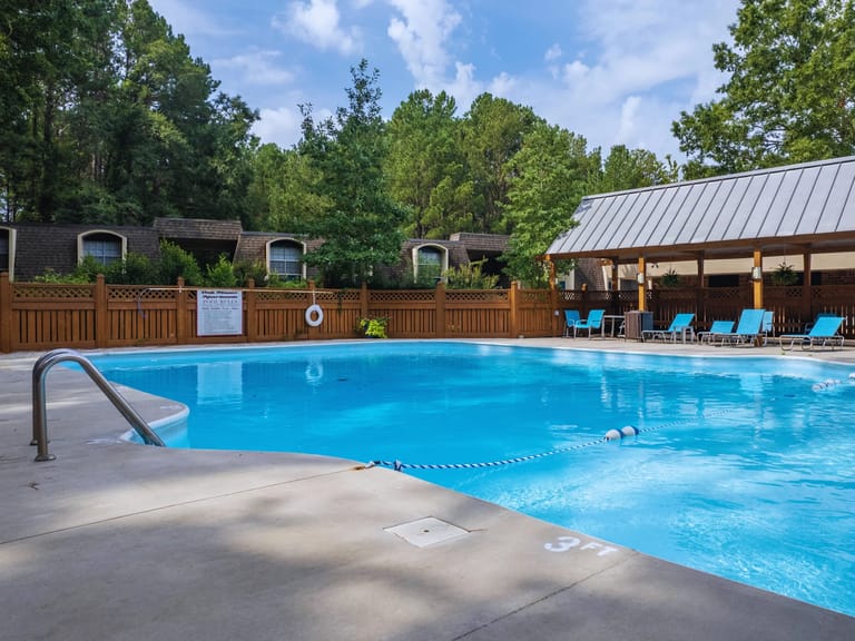 Oak Manor Apartments - image 1