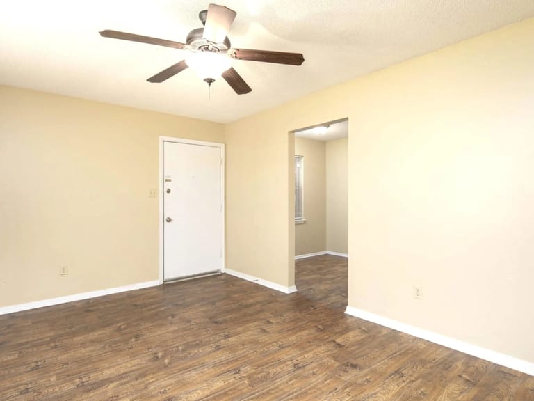 Oak Manor Apartments detail view 4