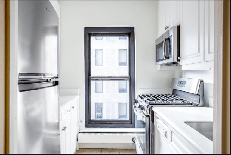 300 E 51st Apartment detail view 4
