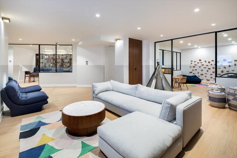 The Oriana Apartments - image 1