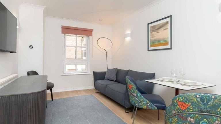 PREMIER SUITES Edinburgh Fountain Court - image 1