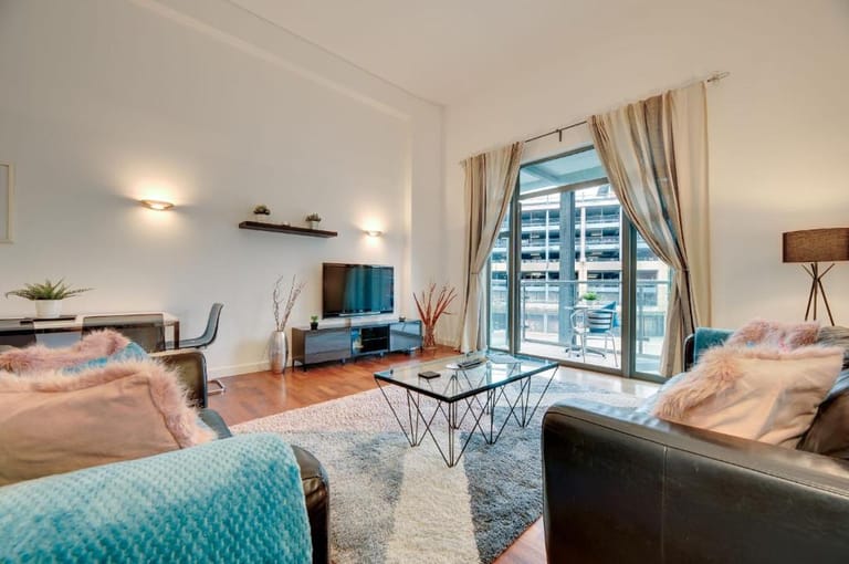 Crown Apartments - image 1