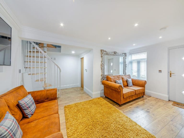Buttercup Cottage - image 1