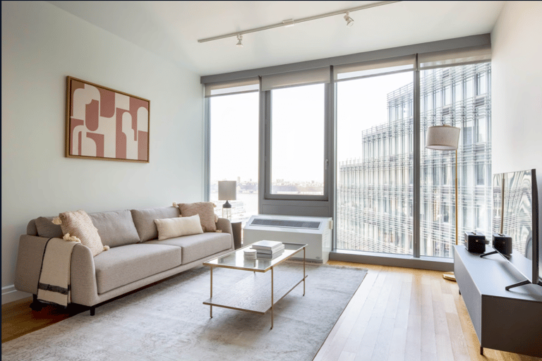 Mercedes House Midtown - image 1