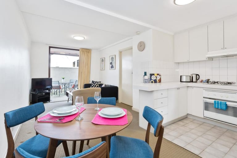 South Perth Executive Apartment - image 1