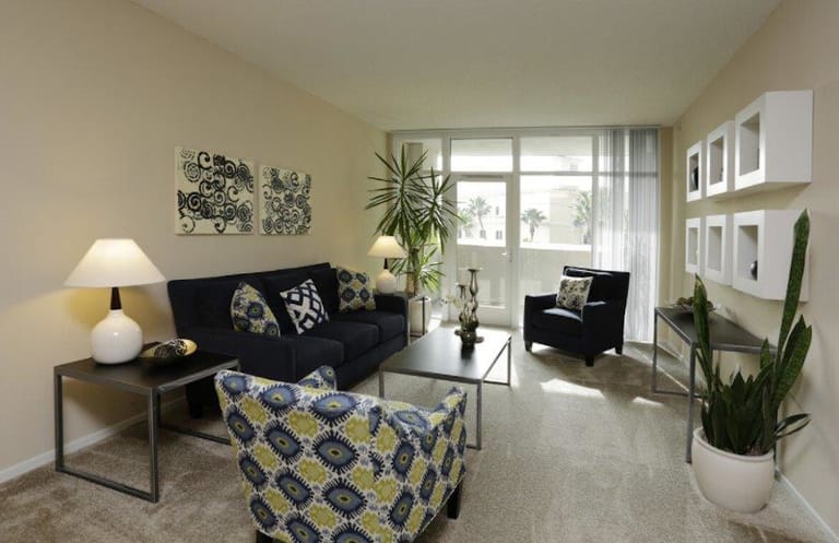 Costa Verde Towers - image 1